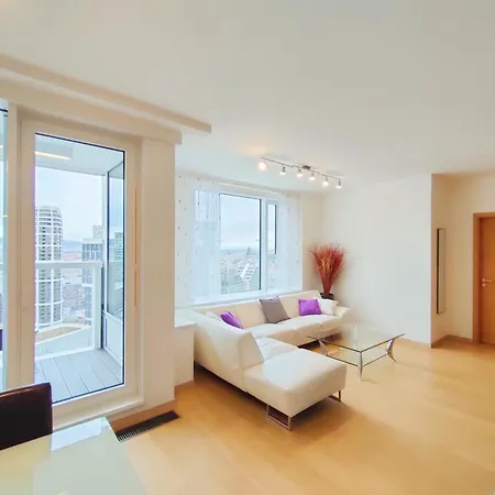Apartament Sag Romantic 22 Floor Panorama Free Parking Free Wifi Bratysława
